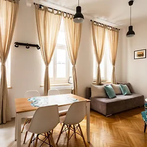 apartament-laciarska.hotelswroclaw.com/